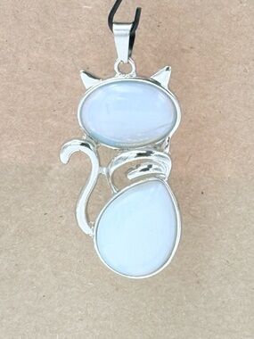 Opalescent Cat Pendant - NEW